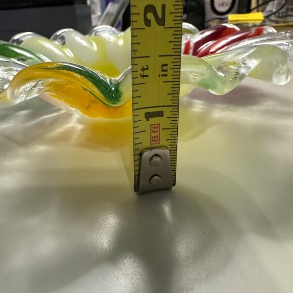 William McGrath signed 7” fused glass ruffled edge floral springtime candy dish - Picture 5 of 5